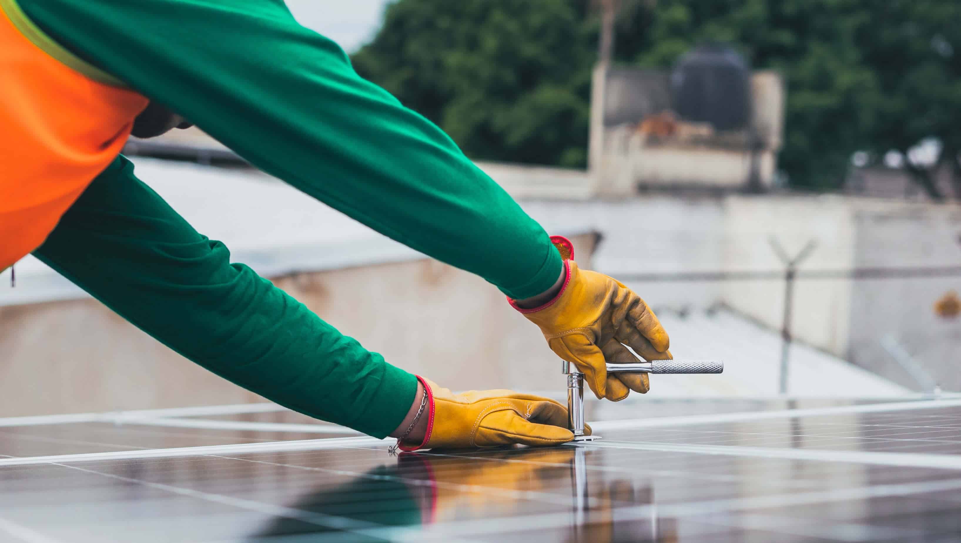 A Roofer's Guide to Selling Solar Aurora Solar
